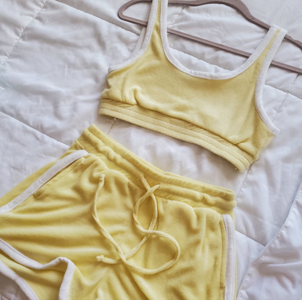 Pastel yellow set